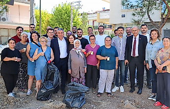 Buca'da Dünya Temizlik Günü mesaisi: Fırat Mahallesi pırıl pırıl oldu