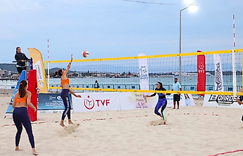 Çeşme'de uluslararası plaj voleybolu heyecanı