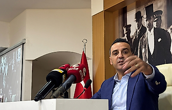 Çiğli Meclisi'nde tansiyon yükseldi: AK Parti'ye geçen Yıldız'a su şişesi fırlatıldı!