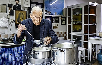 Dededen toruna 80 yıllık lezzet: Bergama'nın meşhur kahvaltı salonu kapanıyor