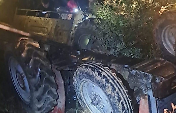 İzmir'de acı kaza: Devrilen traktörün altında kalan sürücü hayatını kaybetti