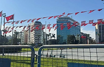 İzmir'de Cemil Tugay protestosu öncesi Cumhuriyet Meydanı kapatıldı