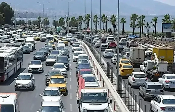 İzmir'de sabah trafiği yoğunlaştı: Bu güzergâhlara dikkat