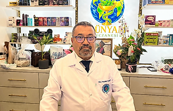 İzmir'de yarım asırlık hayal gerçek oldu: 65 yaşında eczane açtı