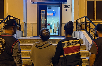 Jandarmadan Ödemiş'te operasyon: Firari kadın gizli bölmede yakalandı