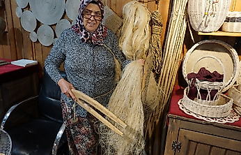 Tire'de asırlık urgancılık Raife Usta'nın ellerinde yaşamaya devam ediyor