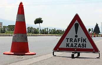 Tire-İzmir yolunda zincirleme kaza: Otomobil şarampole düştü