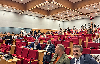 Yeni parti grubu meclisi terk etti: İzBB meclisi açılmadan kapandı!