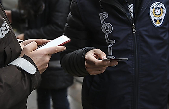 İzmir'de 78 adrese eş zamanlı operasyon: Aranan 184 kişi yakalandı