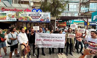 İzmir Carrefour Hatay Şubesi'nde işçiler hakları için eyleme başladı