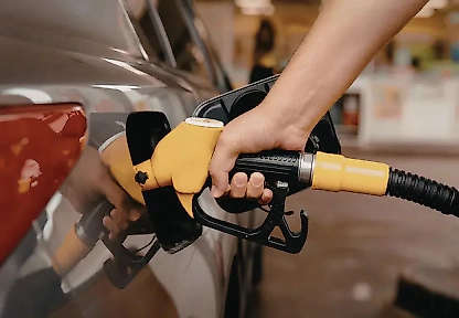 İzmir'de motorine büyük indirim: Litre fiyatı 100 liranın altına inecek
