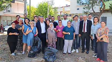 Buca'da Dünya Temizlik Günü mesaisi: Fırat Mahallesi pırıl pırıl oldu