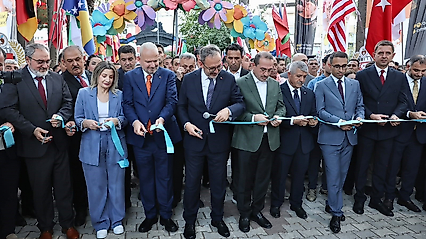 Menemen Çömlek Festivali'nde renkli açılış: İlk gün Ediz sahne aldı