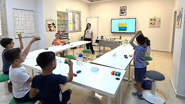 Bornova'da çocuklara yaratıcılığı öğreten LEGO atölyesi