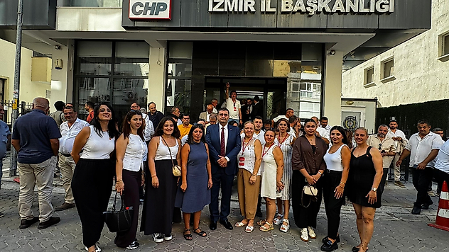 Çiğli'de işten çıkarılan işçiler CHP il binasında... Kılıçdaroğlu'na taleplerini iletecekler