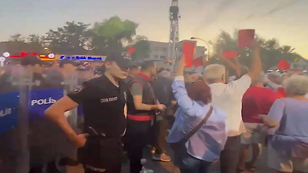 Foça'da Başkan Fıçı'ya AK Parti tepkisi: Kırmızı kart gösterdiler