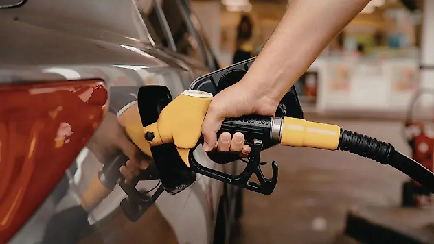 İzmir'de motorine büyük indirim: Litre fiyatı 100 liranın altına inecek