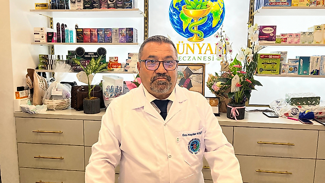 İzmir'de yarım asırlık hayal gerçek oldu: 65 yaşında eczane açtı