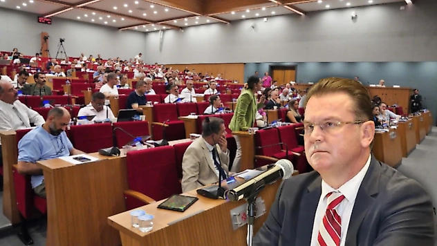 İzmir siyasetinde dikkat çeken istifa: Baysak meclis üyeliğinden ayrıldı!