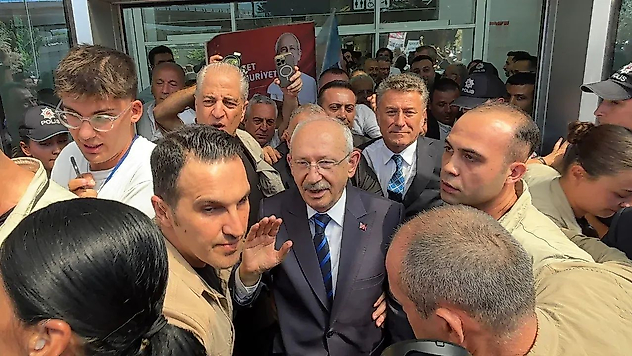 Kılıçdaroğlu İzmir'de: Havalimanında kimler karşıladı?