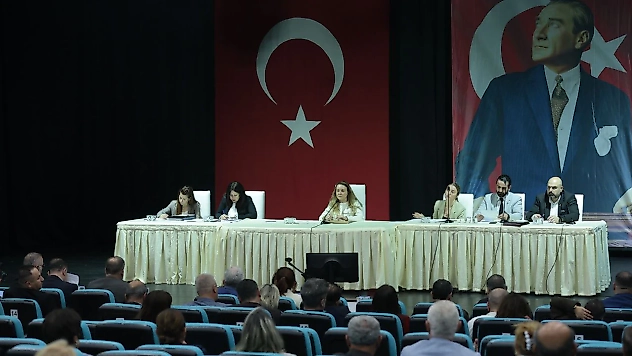 Konak Belediye Meclisi'nde 'özgür basın' polemiği