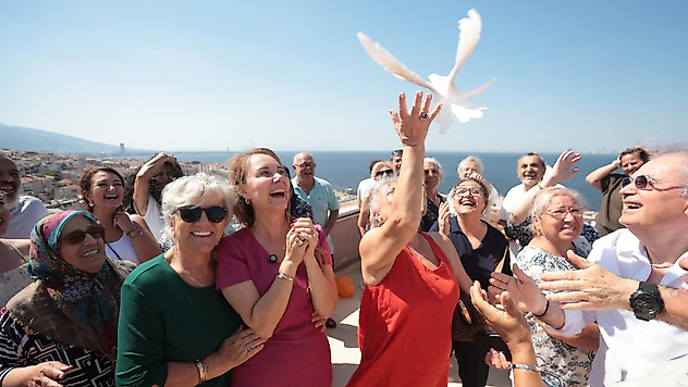 Konak'ta 1 Eylül etkinliği: Barış dilekleri gökyüzüne yükseldi