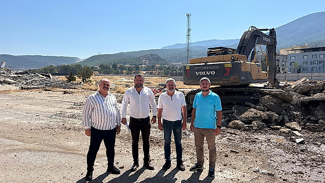 Pınarbaşı'nda yarış pisti yıkıldı, esnaf yeşil alan bekliyor