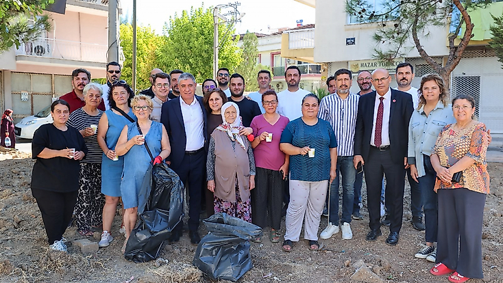 Buca’da Dünya Temizlik Günü mesaisi: Fırat Mahallesi pırıl pırıl oldu