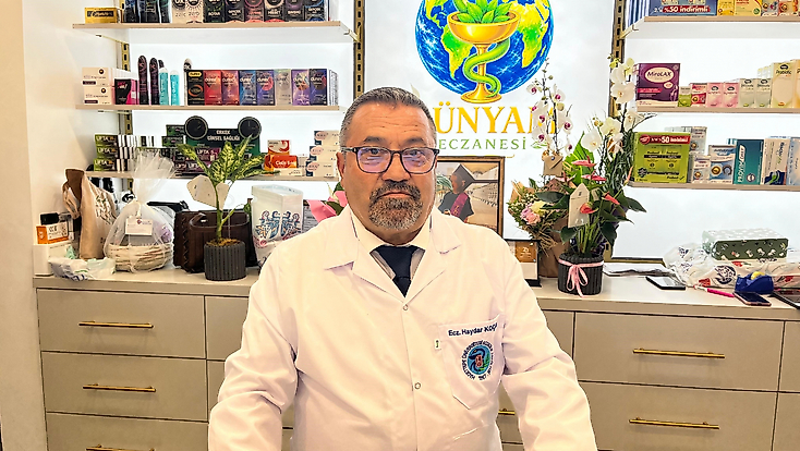 İzmir’de yarım asırlık hayal gerçek oldu: 65 yaşında eczane açtı