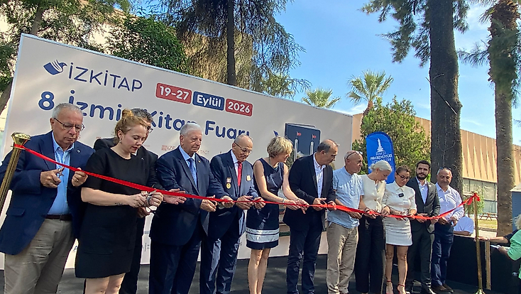 İzmir Kitap Fuarı kapılarını açtı: 400 yazar ve 500 etkinlik okurları bekliyor