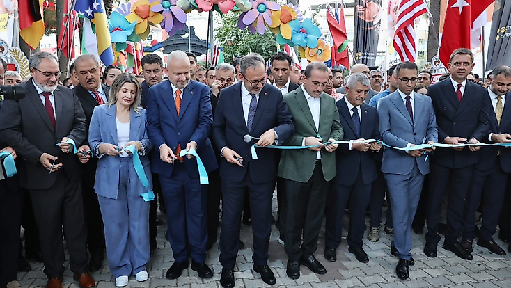 Menemen Çömlek Festivali'nde renkli açılış: İlk gün Ediz sahne aldı