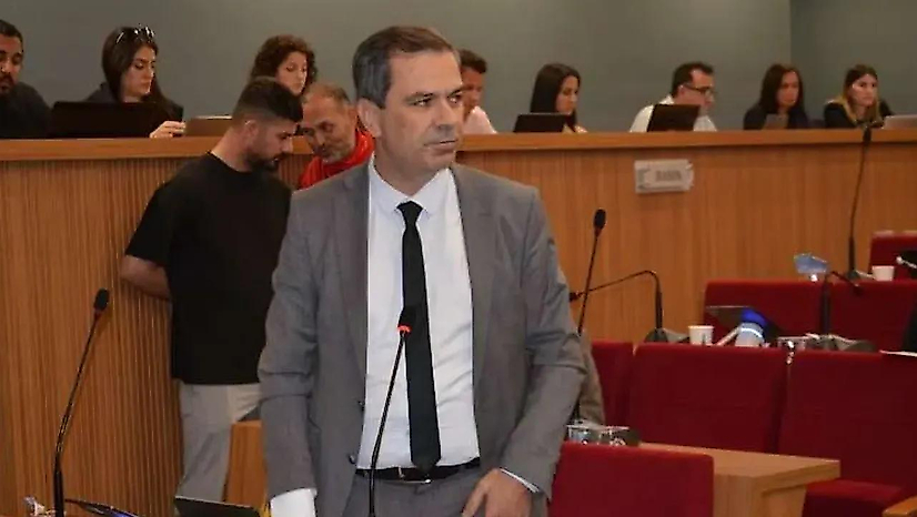 Buca Meclisi'nde Şehitler Parkı ve Atatürk maskı tartışması