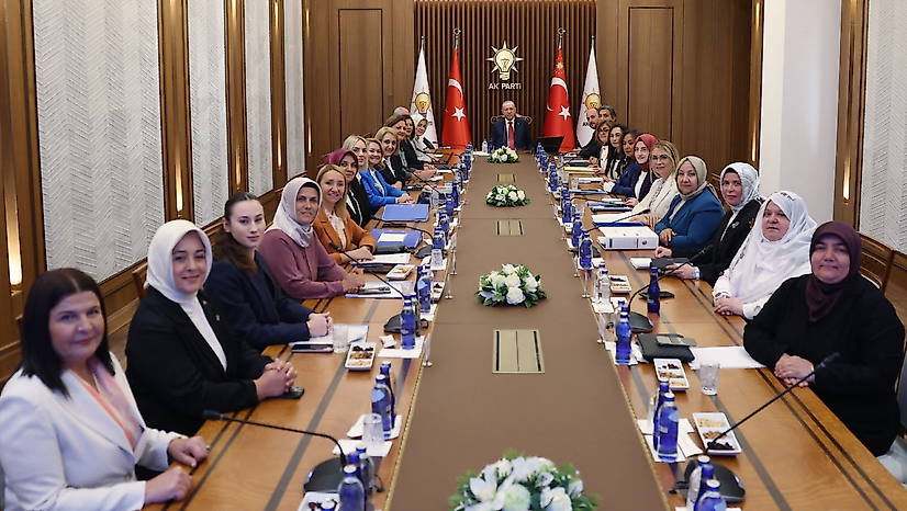 Fotoğraf tamam, sıra rozette: Foça Belediye Başkanı Fıçı AK Parti Genel Merkezi'nde