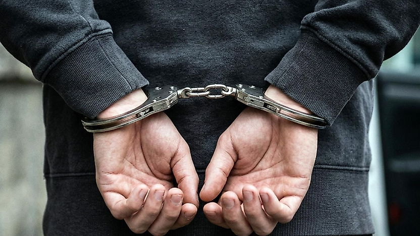 17 yaşındaki alkollü sürücü biri polis 3 kişiyi vurdu