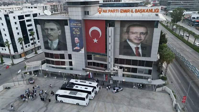 AK Parti İzmir Kadın Kolları yeni dönem yol haritasını belirledi