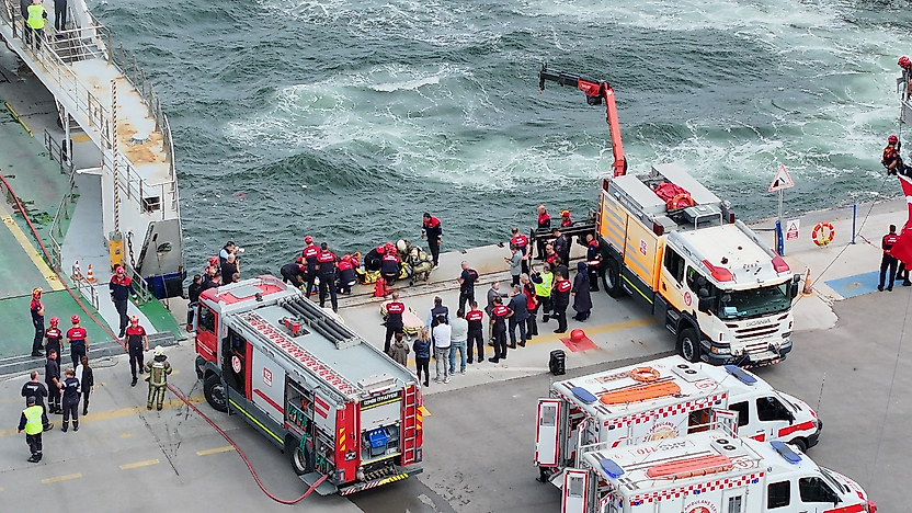 Arabalı yolcu gemisinde yangın tatbikatı: İtfaiye ve dalgıçlar aynı anda müdahale etti