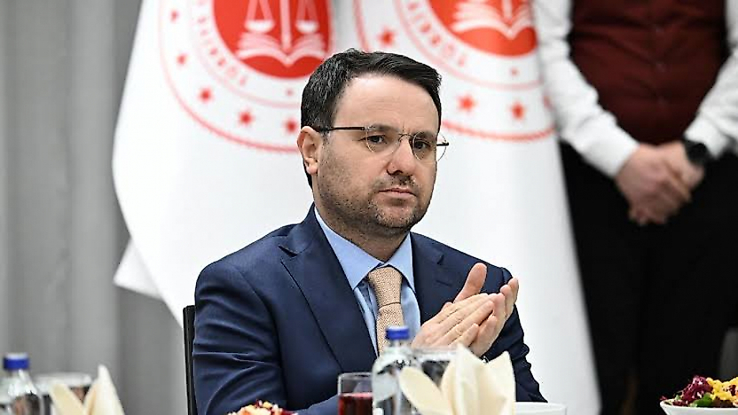 Bakan Gürlek açıkladı: Manisa'daki saldırganın annesi, babası ve dedesi gözaltında!