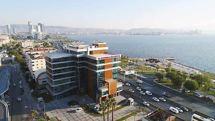 Bayraklı Belediyesi'ne operasyon: Eski başkan Serdar Sandal gözaltında