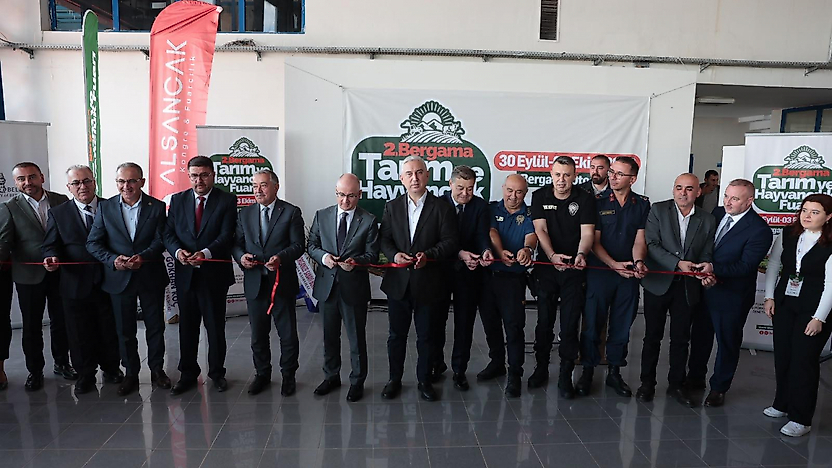 Bergama'da zeytin üreticisinin sorunları konuşuldu: 'Üreticimiz ciddi anlamda mağdur'