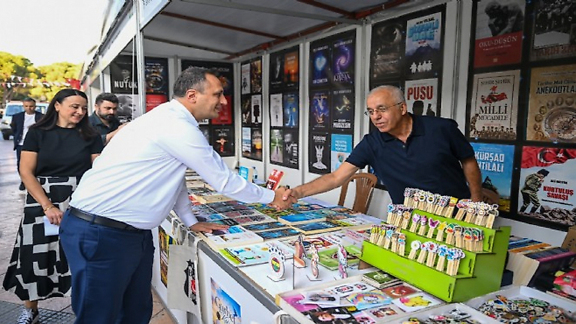 Bornova'da kitap şöleni başladı: 790 bin kitap, 440 yazar