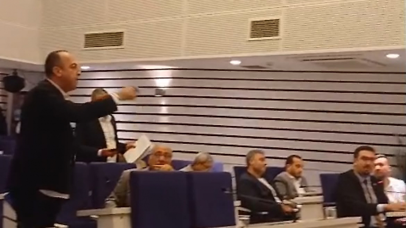 Buca Meclisi'nde kent lokantası konuşulurken AK Partili üye salonu terk etti!
