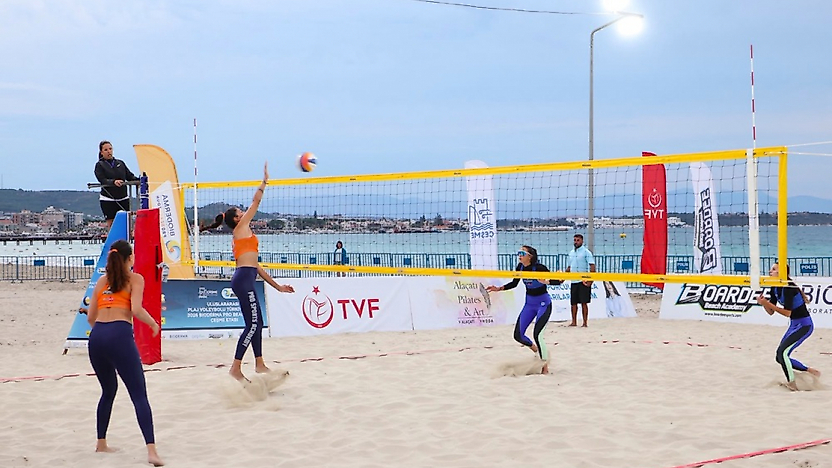 Çeşme'de uluslararası plaj voleybolu heyecanı