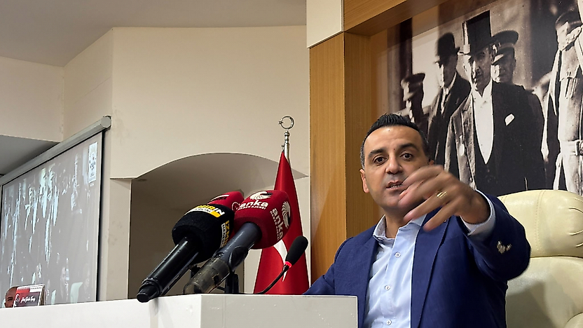 Çiğli Meclisi'nde tansiyon yükseldi: AK Parti'ye geçen Yıldız'a su şişesi fırlatıldı!