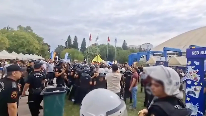 Ege Üniversitesi'nde öğrenci eylemine müdahale: 27 gözaltı