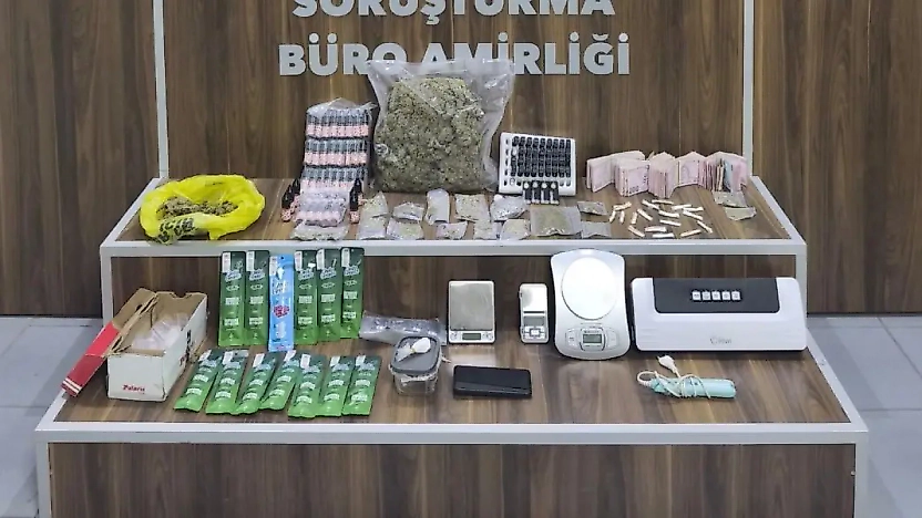 Gaziemir'de uyuşturucu operasyonu: Esrar ve kokain ele geçirildi