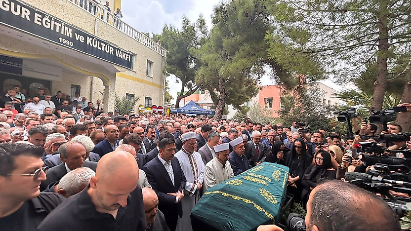 İki dönem İzmir'i yönetmişti: Burhan Özfatura son yolculuğuna uğurlandı
