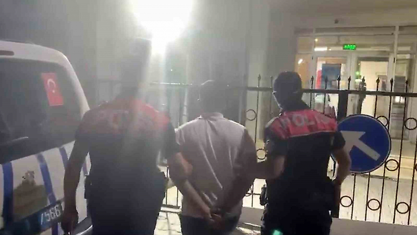 Hırsızlıktan 14 yıl cezası bulunan firari İzmir'de yakalandı