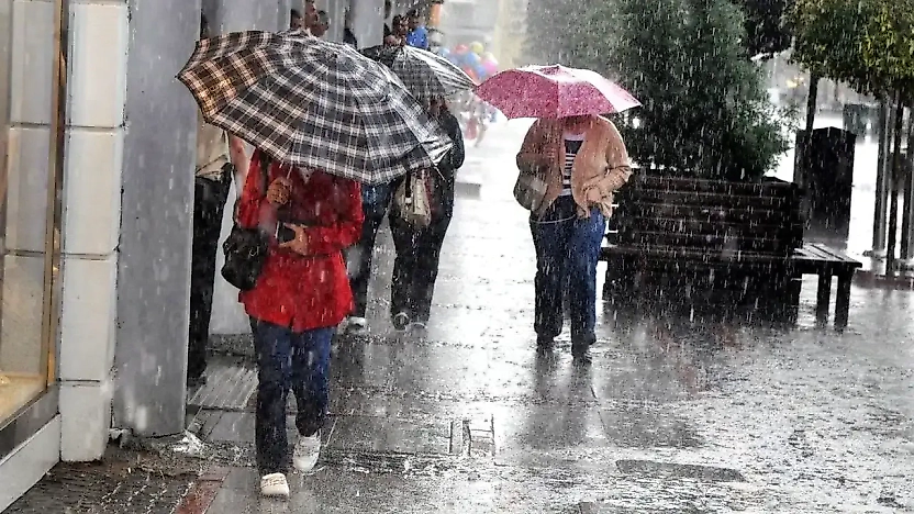 İzmir'de eylül yağmurla kapanıyor: Sağanak ve rüzgâra dikkat