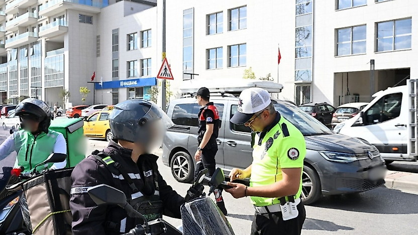İzmir'de motosiklet kazalarına karşı polis ekipleri sahadaydı