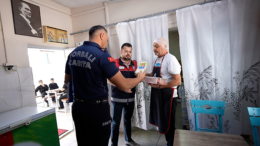 İzmir'de okul kantinlerine sıkı denetim: Temizlik ve hijyen koşulları mercek altında!